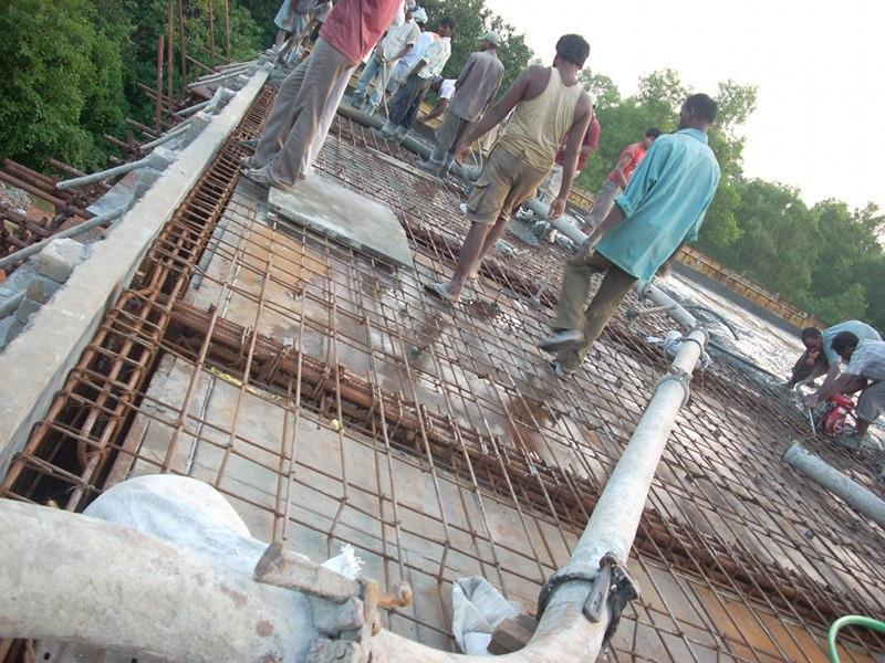 Photographer: | Pumping the cement on top of CRIPA