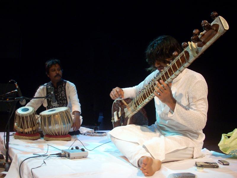 Photographer:Andrea | Shri Soham Munim on sitar and Shri Debashish Das on tabla 