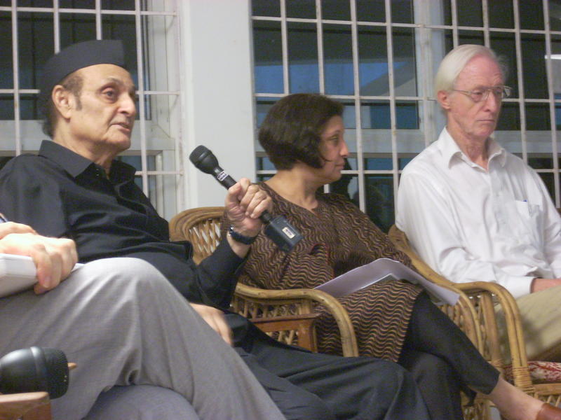 Photographer:Andrea | Dr. Karan Singh, chairman of the Auroville Foundation, addressing the audience. 