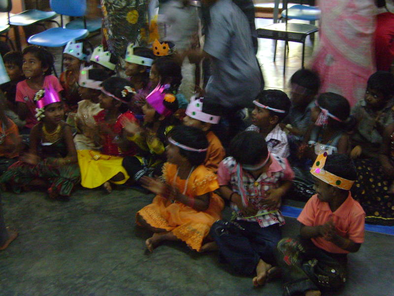 Photographer:Francesca | Children listening to the performers