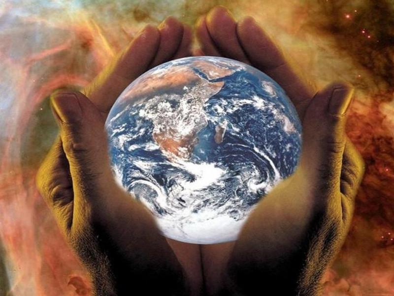 Photographer:Web image | Earth in our hands 