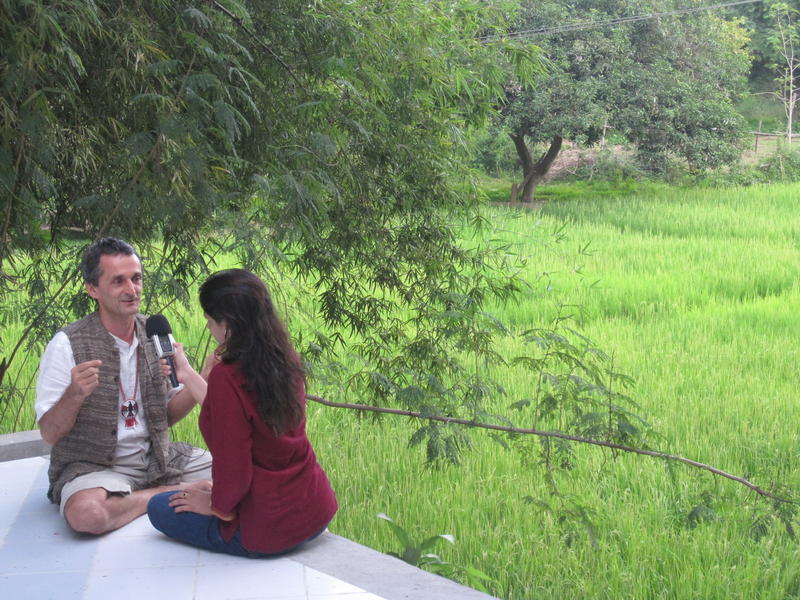 Photographer:Kid in Svaram | Puja in a 'plein air' interview with Aurelio
