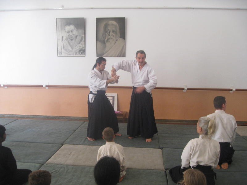 Photographer:Divya | Jean-Pierre with his student from France demonstrates a technique