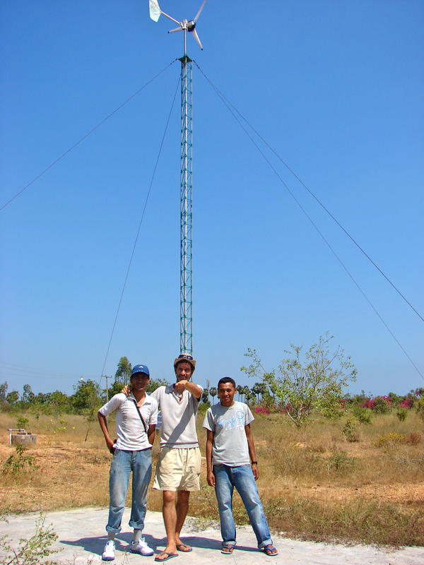Photographer:Calliope Bosen | Jorge poses with two Nepalese volunteers in front of a finished turbine
