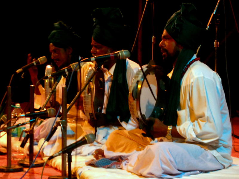 Photographer:Maria | The Sufi Abdul Ghani Trio on stage at Edayanchavadi sports ground