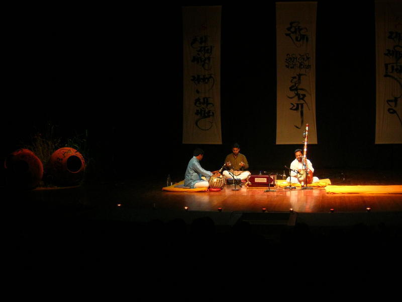 Photographer:Maria | Hemant Chauhan Trio on stage at Sri Aurobindo Auditorium<br />
