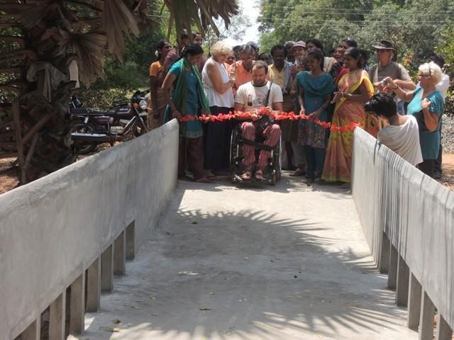 Photographer:Courtesy of Accessible Auroville | Alex and Susmita during the inauguration of the bridge of Life Education Center. 