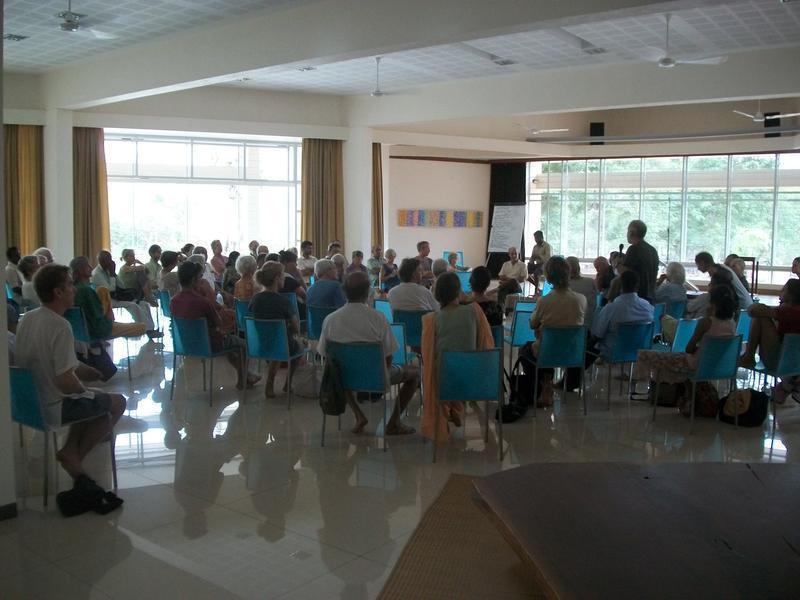 Photographer:Kristen | This residents assembly sweetened by fresh mango juice (thanks!).