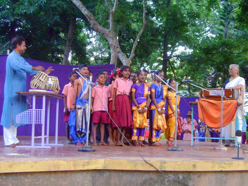 Photographer:Boobalan | 6th grade students singing with Nandida Di. On tabla Debhashis Das.