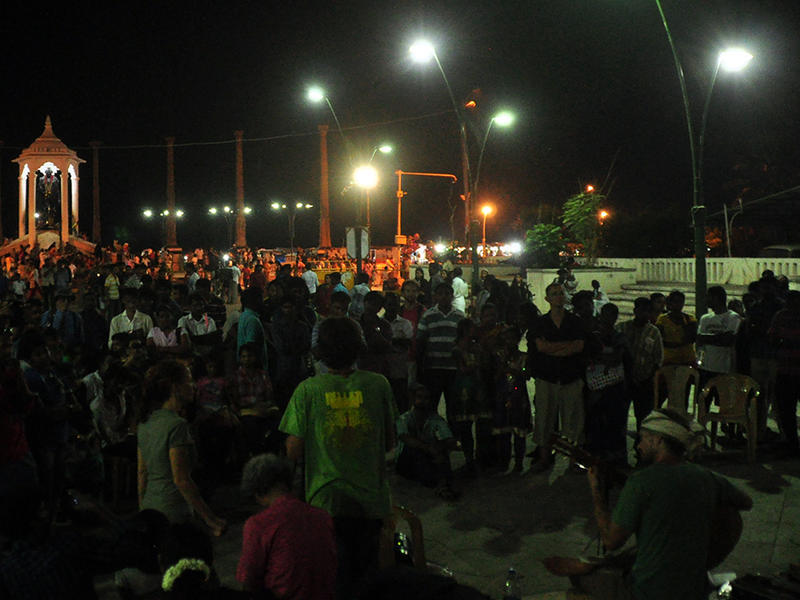 Photographer:Sergio | crowd on Gandhi Beach in Pondicherry