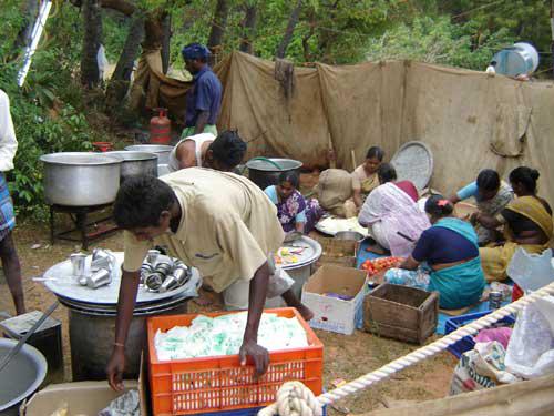 Photographer:www.auroville.org (old) | Food at the relief camp