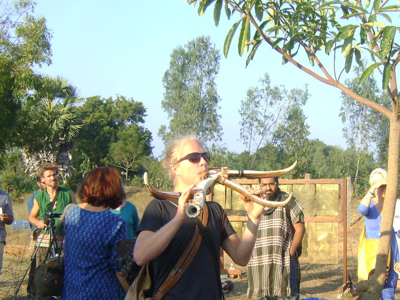 Photographer:Zarin  | Swedish visitor playing horns