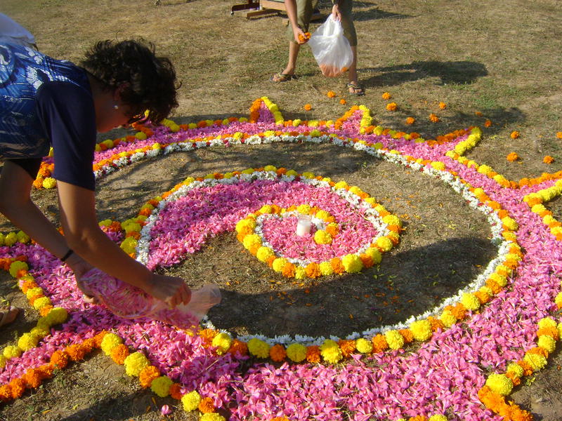 Photographer:Zarin  | Elena creating mandala for the soil ceremony