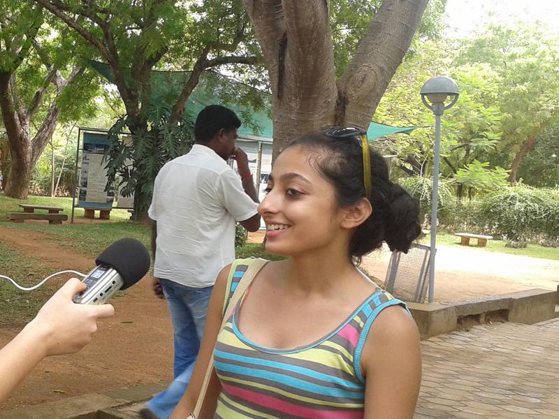Photographer:Auroson | Tara interviewing a citizen of New Delhi