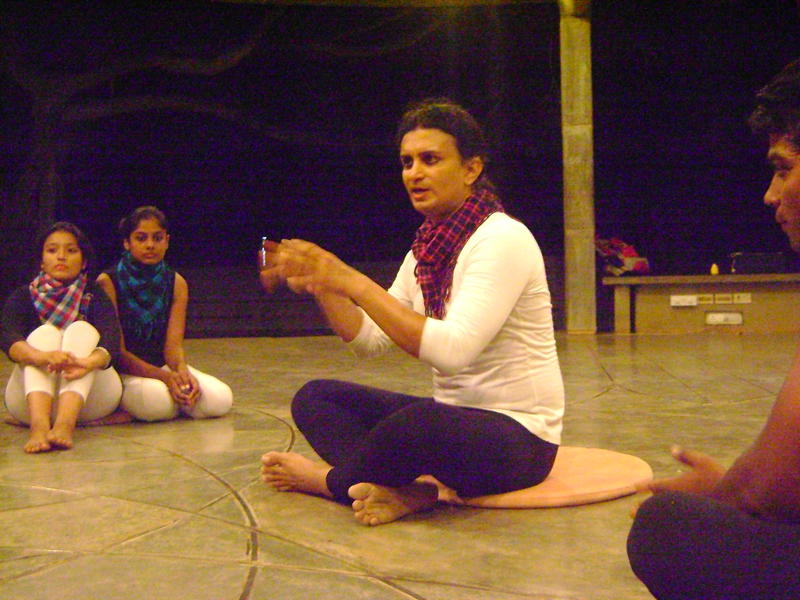 Photographer:Beatrice | Drupad explaining about Mime Festival in Auroville