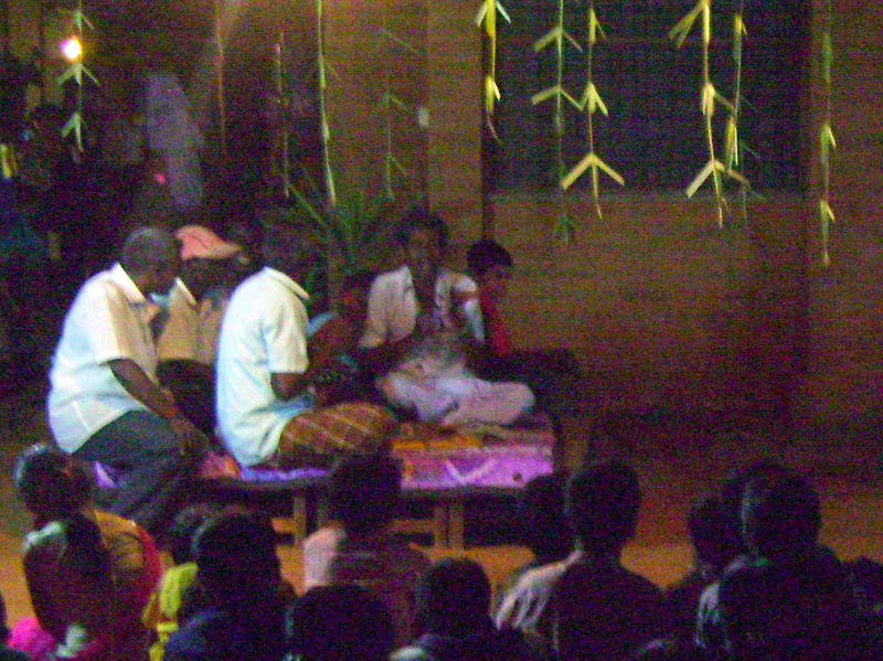 Photographer:Lina | Theru Koothu - scene from Mahabharata - attentive audience and the band