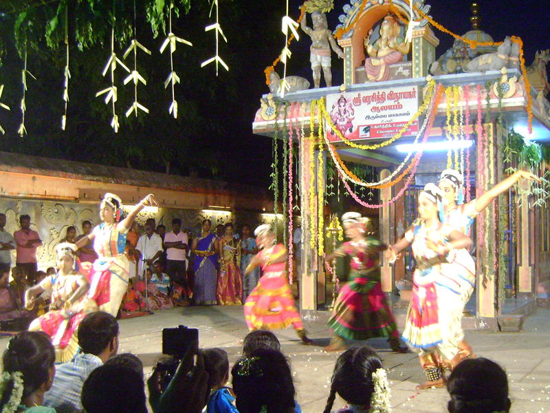 Photographer:Serena | six girls of Auro Amsathvani  Group performing Baharta Natiyam Dance
