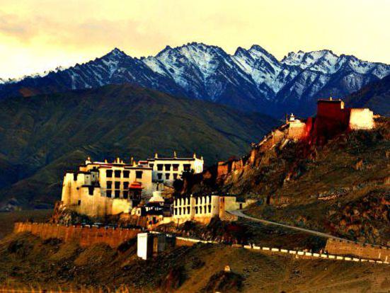 Photographer:Monireh | monastery in Tibet