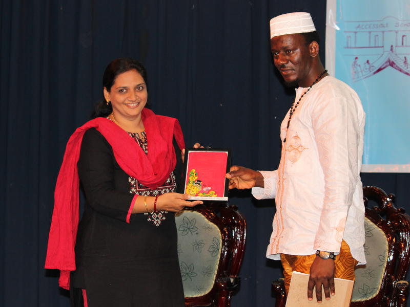 Photographer:Ram Prasanth | Dr. A Shahin Sultana, Head- Dept. of Social Work presents a memento to the African Delegate
