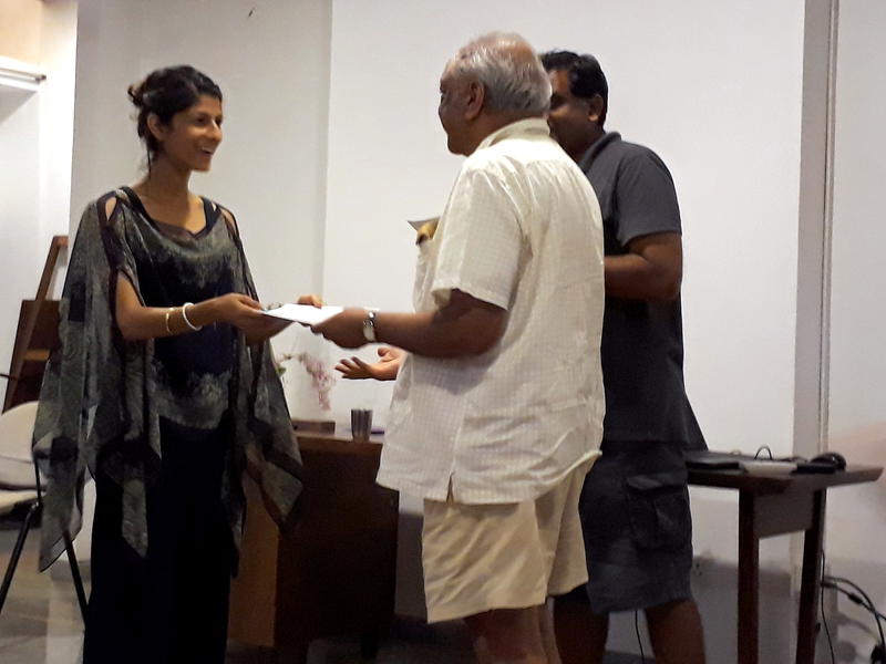 Photographer:Maelewano | Snajeev greeted each pariticpant with a certificate