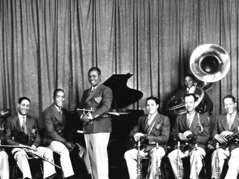 Photographer:web | Louis Armstrong and his orchestra