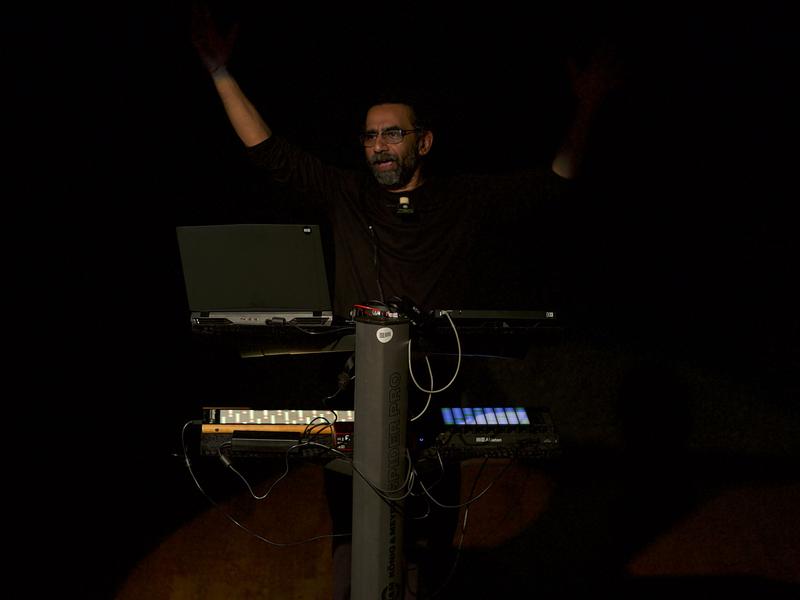 Photographer:Anais | Salim Nair explaning more about this musical compositions with the audience,