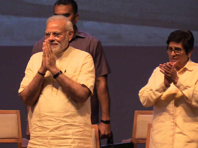 Photographer:S. Praneeth Simon | PM Narendra Modi greeting the audience. (Right: Lieutenant Governor of Pondicherry Kiran Bedi)