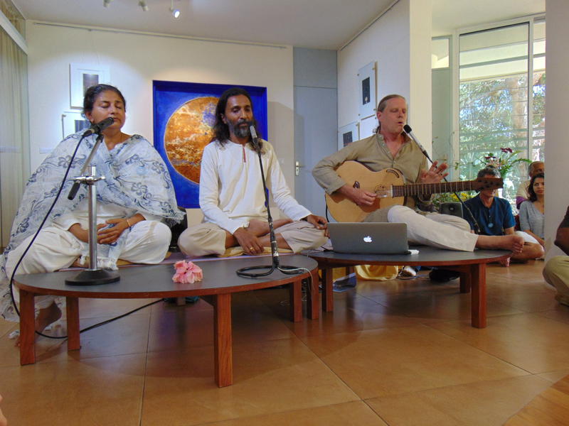 Photographer:Amadea | Mita, Manoj and Nadaka with music