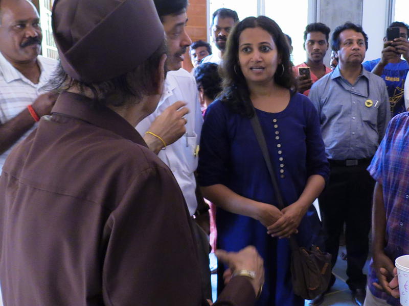 Photographer:S. Praneeth Simon | Dr. Karan Singh interacting with the guests in the Achives Building.
