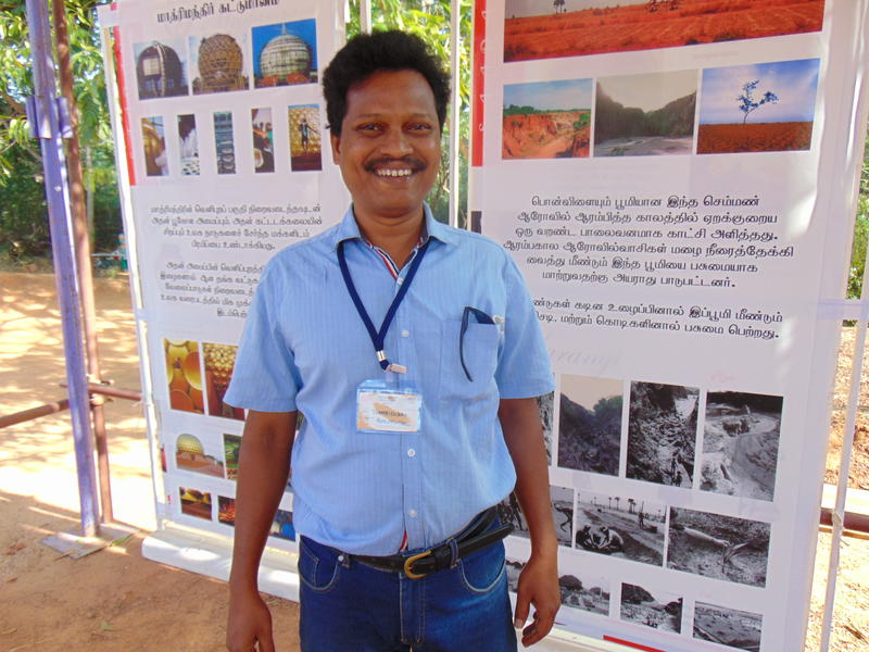 Photographer:Alma | Thamibidurai from Auroville Archives explains exhibition