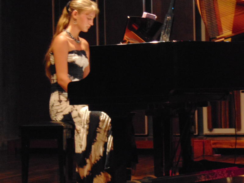 Photographer:Lana | Yaroslava behind piano