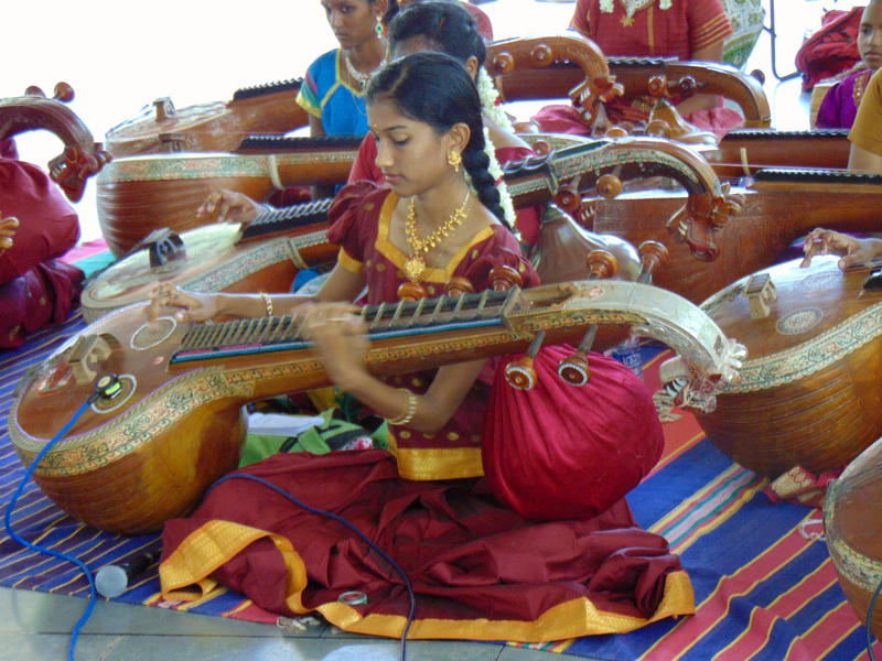Photographer:Kyara | A young musician palying the sitar