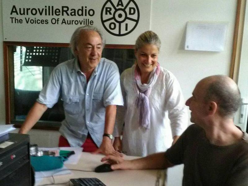 Photographer:Mauro | Mauro (destra), Valeria (centro), Gino (sinistra) allo studio di AurovilleRadioTV
