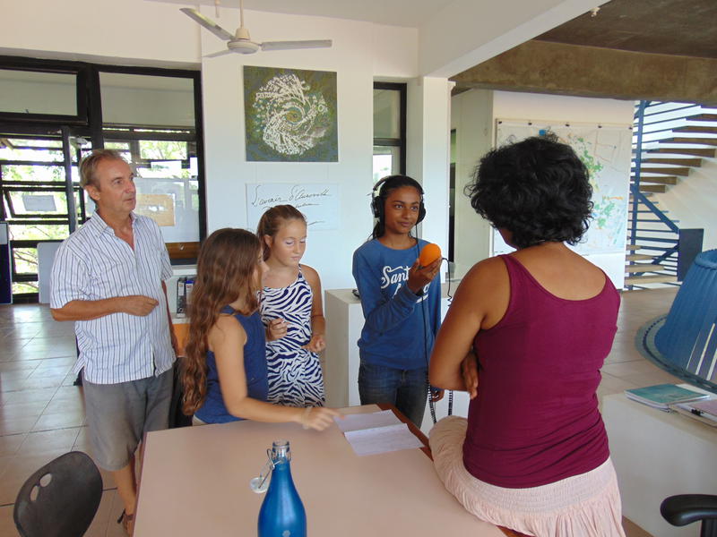 Photographer:Gino | Robert, a teacher of TLC, and three students asking opinion from residents of Auroville
