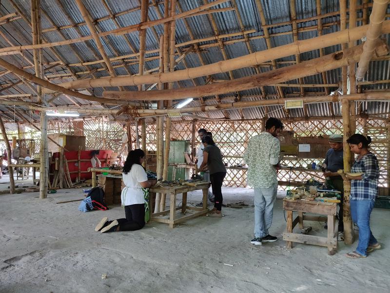 Photographer:Avdhi | Learning just how easy it is to build with bamboo in the workshop