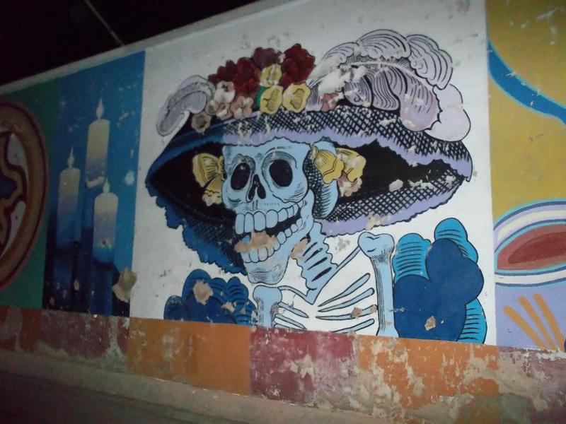Photographer:web | Mexico: Catherina en la pared de un cementerio.