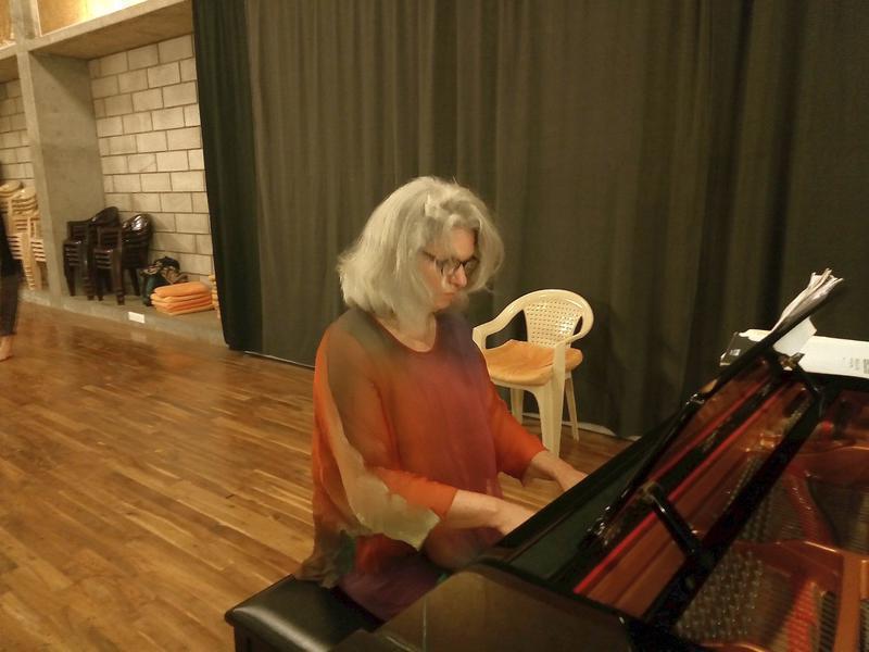 Photographer:Maryliz | Lotte at the piano after her performance